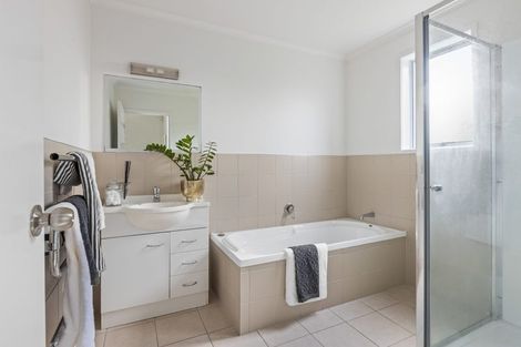 Photo of property in 15 Halyard Place, Te Atatu Peninsula, Auckland, 0610