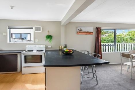 Photo of property in 32a Cheltenham Terrace, Newlands, Wellington, 6037