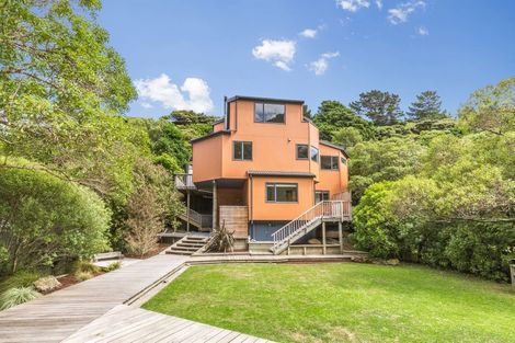 Photo of property in 86 Airlie Road, Plimmerton, Porirua, 5026