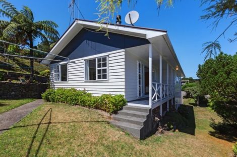 Photo of property in 16 Florio Terrace, Tawa, Wellington, 5028