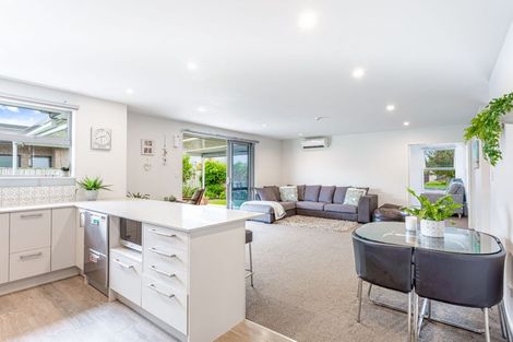 Photo of property in 13 Robert Might Road, Kumeu, 0810