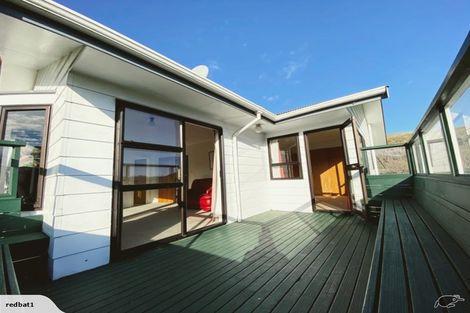 Photo of property in 117 Stratton Street, Normandale, Lower Hutt, 5010