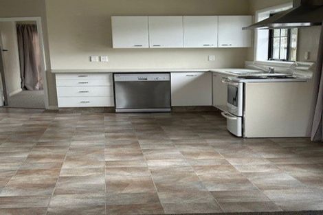 Photo of property in 18 Moana Road, Paraparaumu, 5032