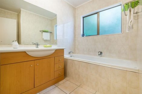 Photo of property in 28 Moorgreen Heights, Torbay, Auckland, 0630