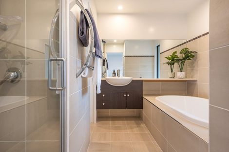 Photo of property in 14 Willowview Drive, Redwood, Christchurch, 8051