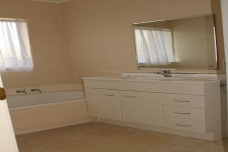 Photo of property in 2/79 Aberfeldy Avenue, Highland Park, Auckland, 2010