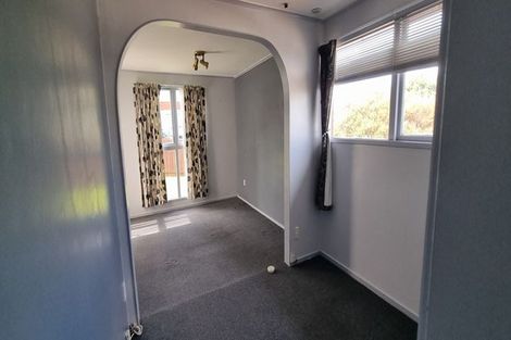 Photo of property in 28 Ellesmere Crescent, Pakuranga Heights, Auckland, 2010