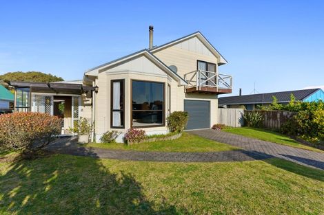 Photo of property in 36 Simcox Street, Otaki Beach, Otaki, 5512