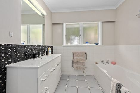 Photo of property in 74b Heretaunga Square, Silverstream, Upper Hutt, 5019