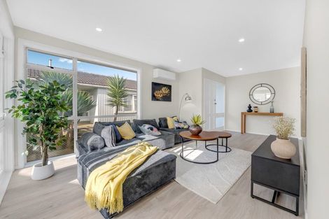 Photo of property in 48 Chelburn Crescent, Mangere East, Auckland, 2024