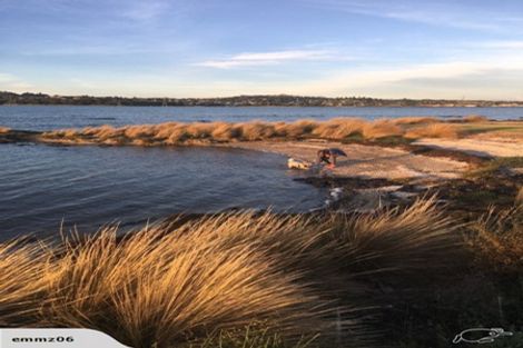 Photo of property in 63a Kiwi Esplanade, Mangere Bridge, Auckland, 2022