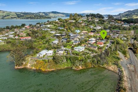 Photo of property in 2 Fraser Street, Roseneath, Port Chalmers, 9023