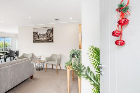 Photo of property in 13a Jenelin Road, Glendene, Auckland, 0602