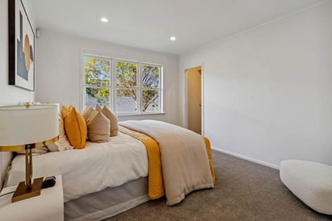 Photo of property in 2/9 Merton Avenue, Glenfield, Auckland, 0627