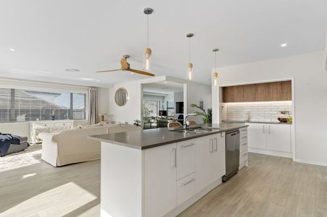 Photo of property in 6 Davey Crescent, Orewa, 0931