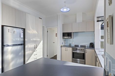 Photo of property in 25a Paynters Avenue, Strandon, New Plymouth, 4312