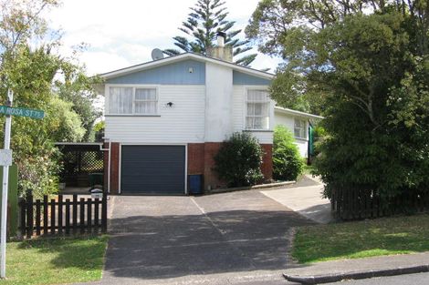 Photo of property in 75 La Rosa Street, Green Bay, Auckland, 0604