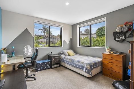 Photo of property in 112 Grand Drive, Orewa, 0931