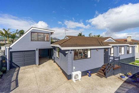 Photo of property in 3a Fraser Road, Narrow Neck, Auckland, 0624