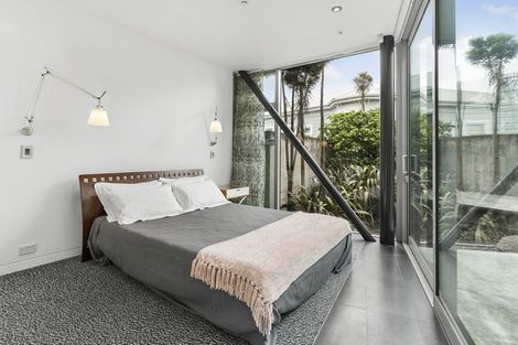 Photo of property in 3b Salmont Place, Kelburn, Wellington, 6012