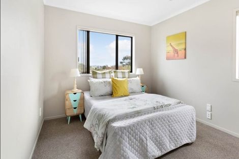 Photo of property in 9 Trotting Terrace, Fairview Heights, Auckland, 0632