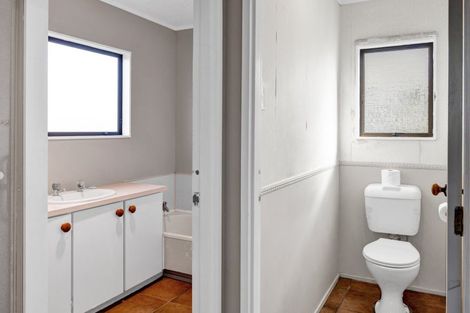 Photo of property in 27 Tiverton Crescent, Whalers Gate, New Plymouth, 4310