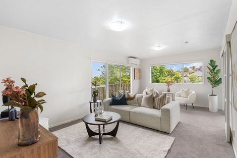 Photo of property in 2/218 East Coast Road, Forrest Hill, Auckland, 0620