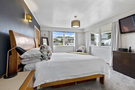 Photo of property in 1 Clematis Grove, Maungaraki, Lower Hutt, 5010