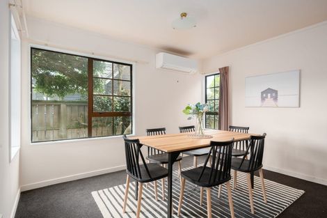Photo of property in 6 Ellwood Place, Churton Park, Wellington, 6037