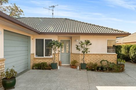 Photo of property in 16 Mcleod Place, Papamoa Beach, Papamoa, 3118