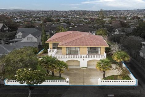 Photo of property in 44 Bradbury Road, Botany Downs, Auckland, 2010