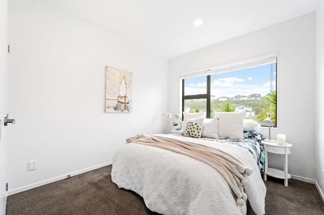 Photo of property in 29 Syd Grant Crescent, Orewa, 0931