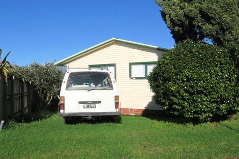 Photo of property in 1 Tiroroa Avenue, Te Atatu South, Auckland, 0610