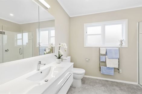 Photo of property in 36 Mana View Road, Paremata, Porirua, 5026