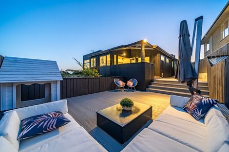 Photo of property in 24 Magnolia Grove, Maungaraki, Lower Hutt, 5010