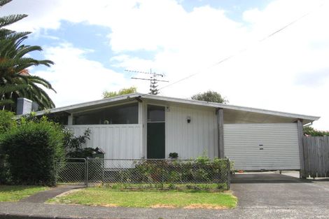 Photo of property in 1 Frizell Street, Beach Haven, Auckland, 0626