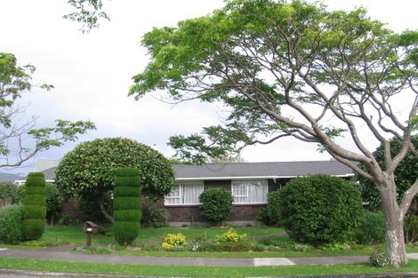 Photo of property in 8 Rosebank Grove, Waikanae, 5036