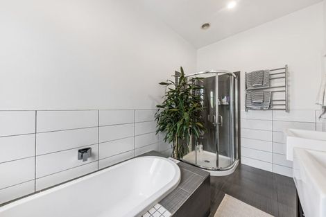 Photo of property in 8 Cadman Avenue, Waterview, Auckland, 1026