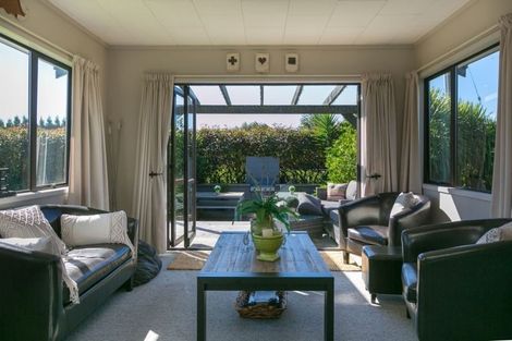 Photo of property in 318 Manutahi Road, Lepperton, New Plymouth, 4372