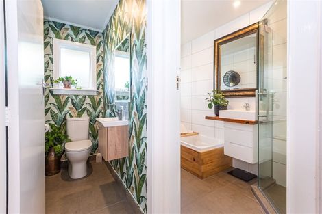 Photo of property in 2/10 Ladbrokes Place, Fendalton, Christchurch, 8052