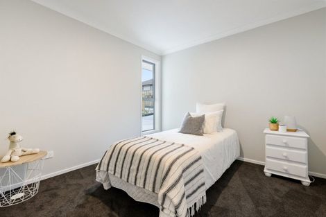 Photo of property in 18 Sam Heywood Place, Pyes Pa, Tauranga, 3112