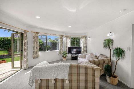 Photo of property in 1/114 The Circle, Manly, Whangaparaoa, 0930