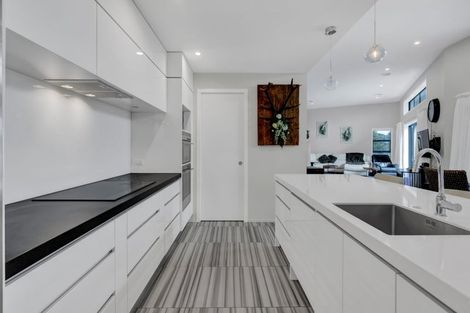 Photo of property in 10 Augusta Grove, Waiwhakaiho, New Plymouth, 4312