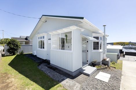 Photo of property in 75 Pendarves Street, New Plymouth, 4310