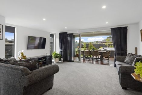 Photo of property in 5a Shillingford Boulevard, Rolleston, 7615