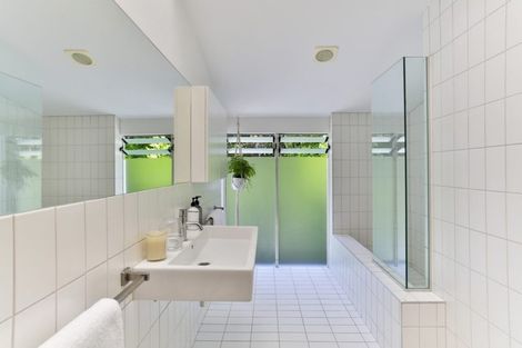 Photo of property in 81 Otitori Bay Road, Titirangi, Auckland, 0604