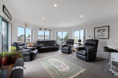 Photo of property in 4 Burnt Oak Drive, Pyes Pa, Tauranga, 3112