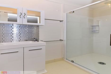 Photo of property in 24 Piriti Place, Weymouth, Auckland, 2103