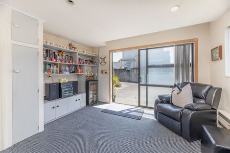 Photo of property in 330 Marine Parade, New Brighton, Christchurch, 8061