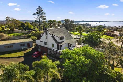 Photo of property in 205 Whangaparaoa Road, Red Beach, 0932